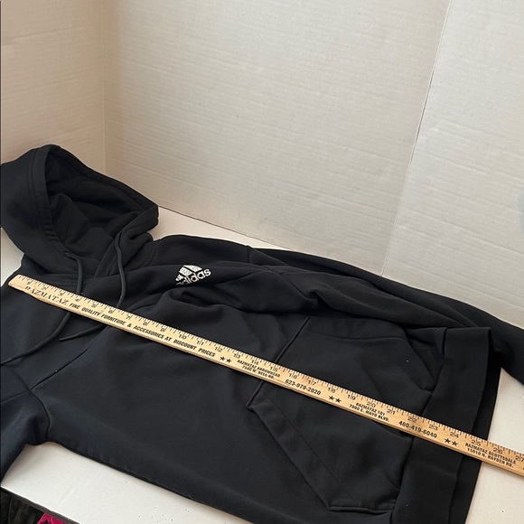 Adidas Black Hoodie Sweatshirt Size Small
Unisex kangaroo pocket in front. - Picture 9 of 9